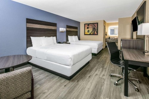 Days Inn by Wyndham Waco - image 39