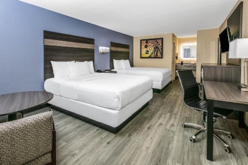 Days Inn by Wyndham Waco - image 4