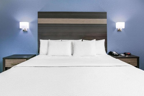 Days Inn by Wyndham Waco - image 45