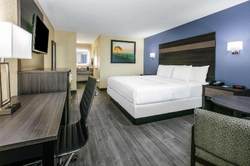 Days Inn by Wyndham Waco - image 47