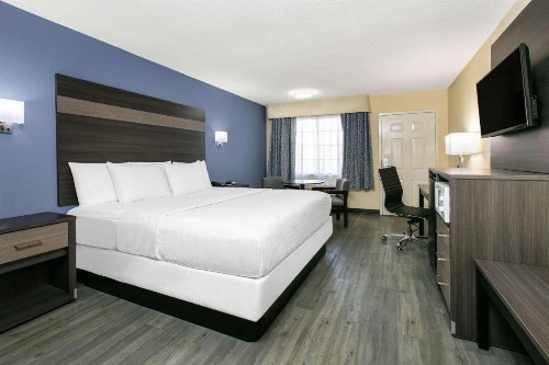 Days Inn by Wyndham Waco - image 48