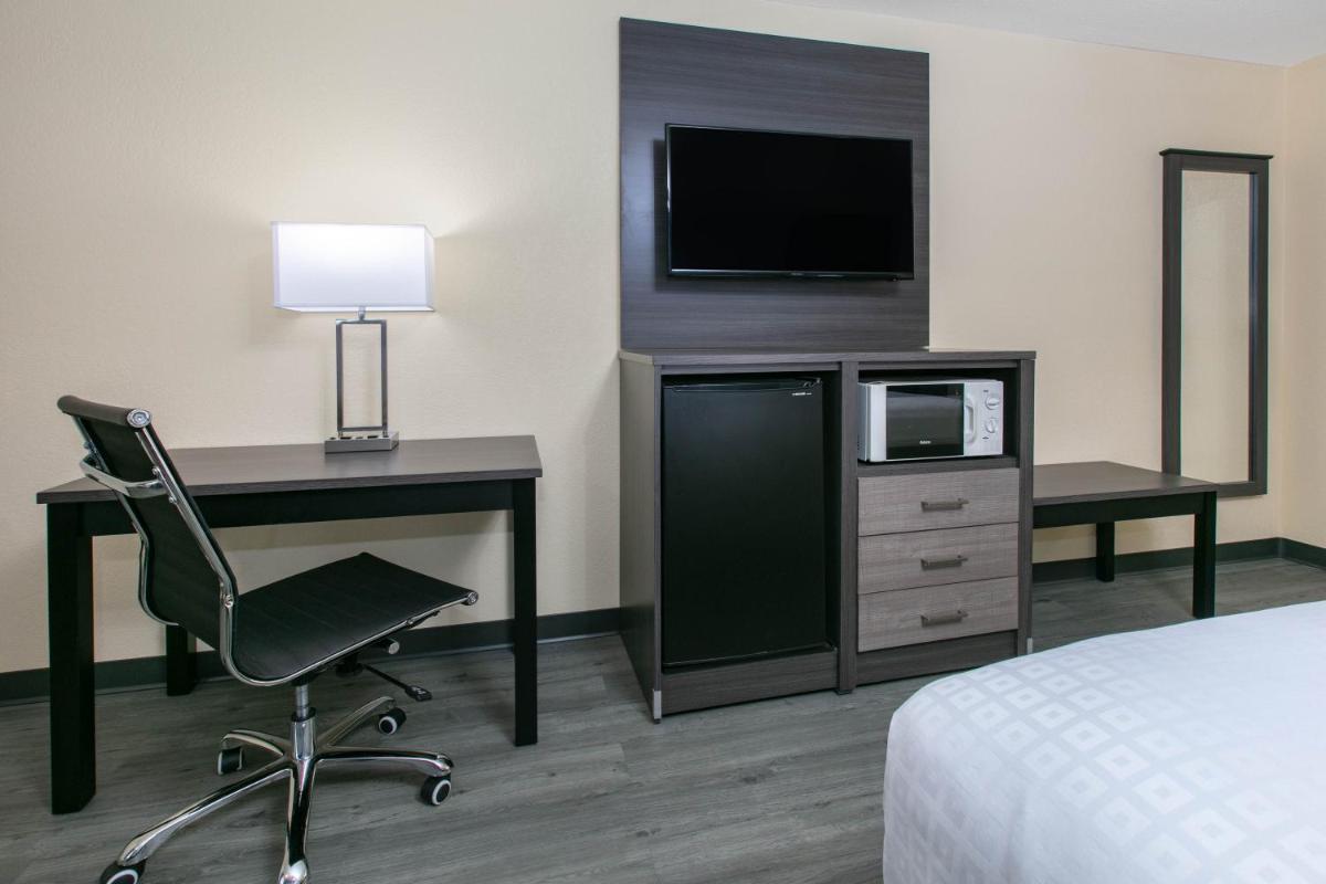 Days Inn by Wyndham Waco - image 5
