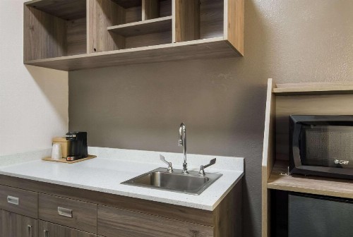 Quality Inn & Suites - image 13