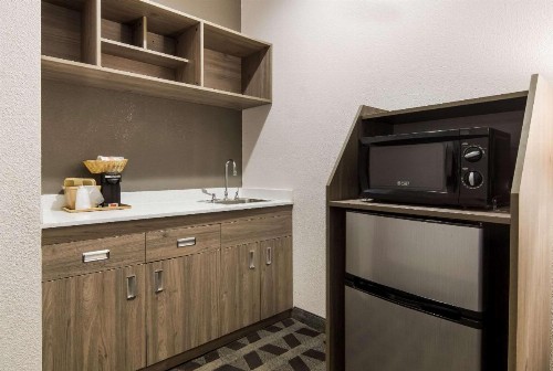 Quality Inn & Suites - image 17