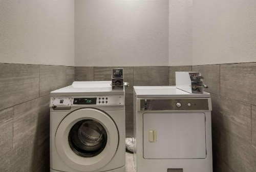 Quality Inn & Suites - image 18