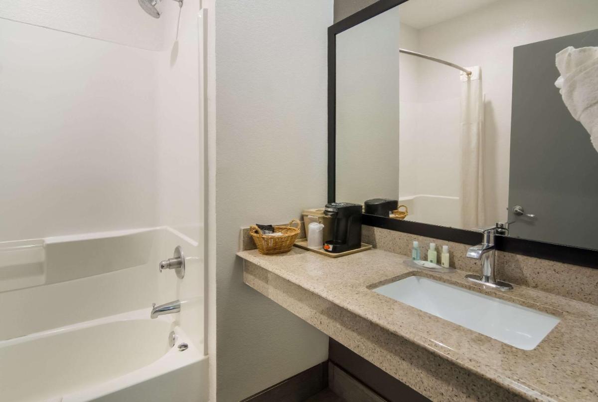Quality Inn & Suites - image 2