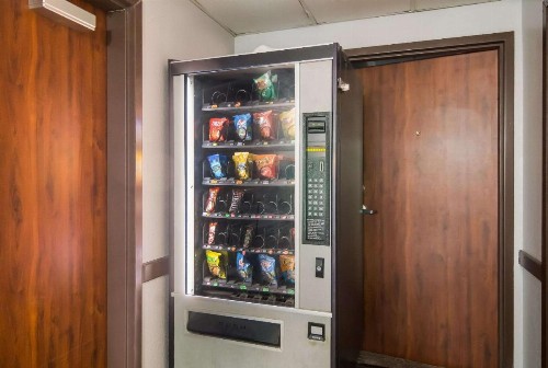 Quality Inn & Suites - image 20