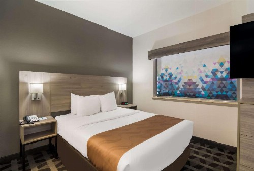 Quality Inn & Suites - image 21