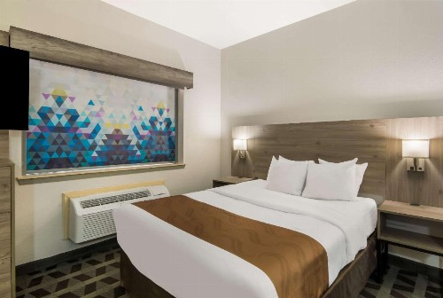 Quality Inn & Suites - image 22