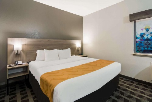 Quality Inn & Suites - image 30
