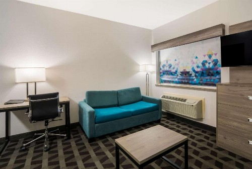 Quality Inn & Suites - image 34