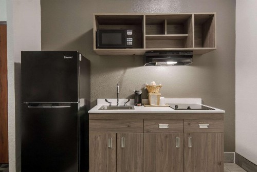 Quality Inn & Suites - image 38