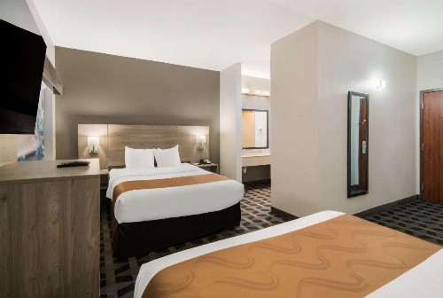 Quality Inn & Suites - image 5