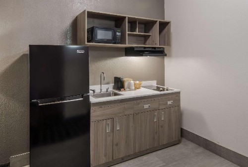 Quality Inn & Suites - image 7