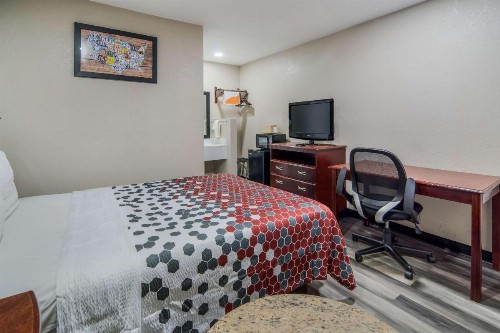 Rodeway Inn Waco North I-35 - image 12