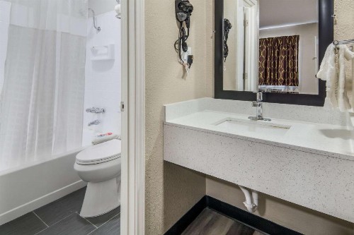 Rodeway Inn Waco North I-35 - image 14