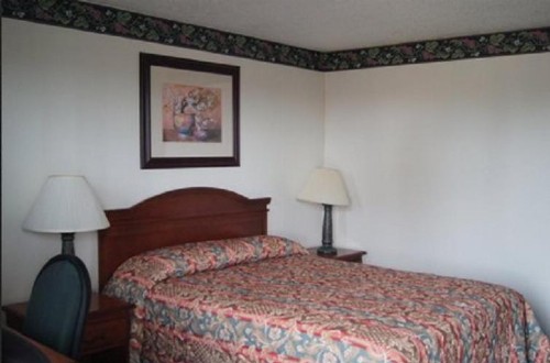 Budget Inn - image 10