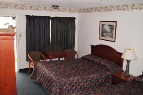Budget Inn - image 2
