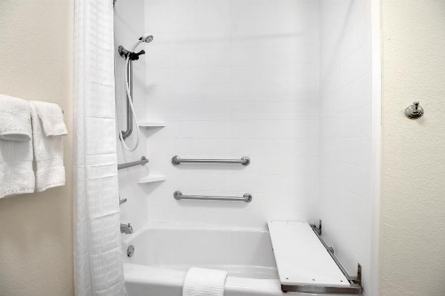 Candlewood Suites Waco an IHG Hotel - image 10