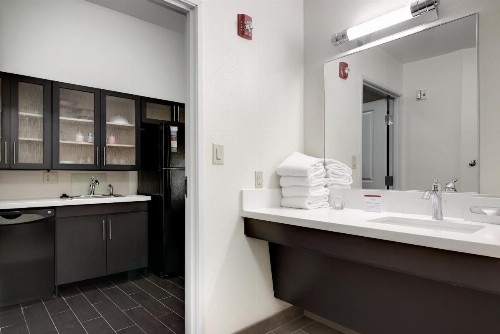Candlewood Suites Waco an IHG Hotel - image 17