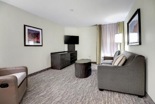 Candlewood Suites Waco an IHG Hotel - image 18
