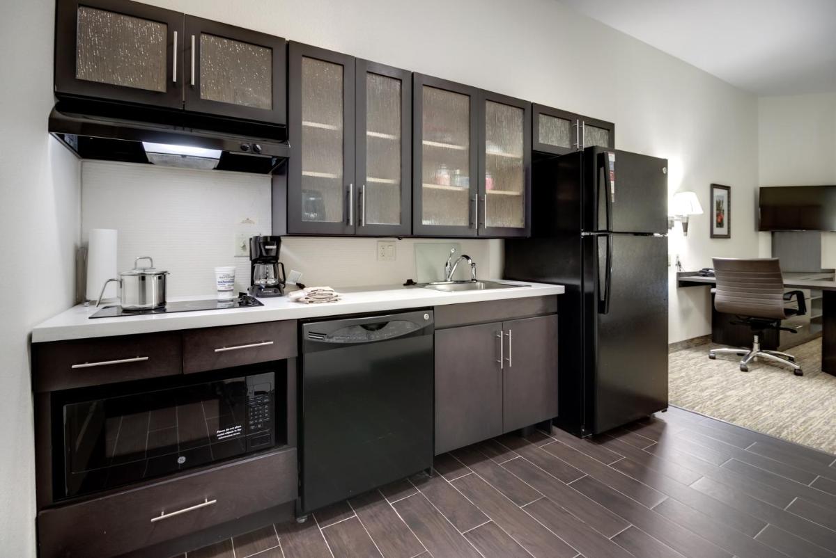 Candlewood Suites Waco an IHG Hotel - image 4