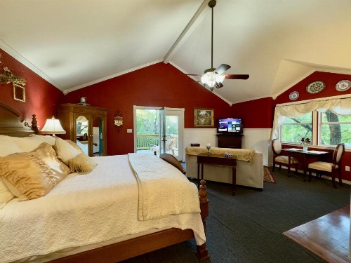 Bed and Breakfast on White Rock Creek - image 35