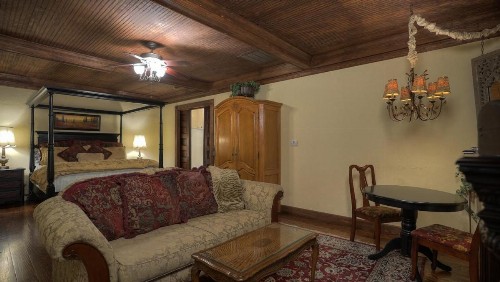 Bed and Breakfast on White Rock Creek - image 47