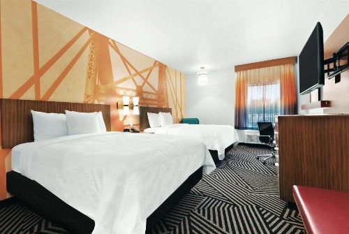 La Quinta by Wyndham Waco Baylor Downtown - image 2