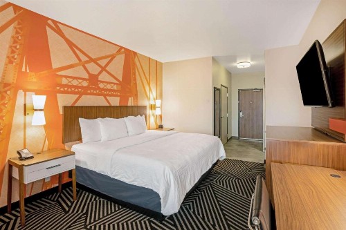 La Quinta by Wyndham Waco Baylor Downtown - image 3