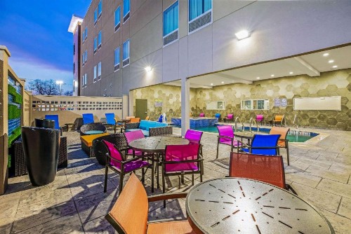 La Quinta by Wyndham Waco Baylor Downtown - image 30