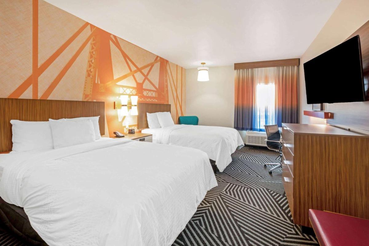 La Quinta by Wyndham Waco Baylor Downtown - image 4