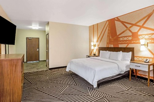La Quinta by Wyndham Waco Baylor Downtown - image 9