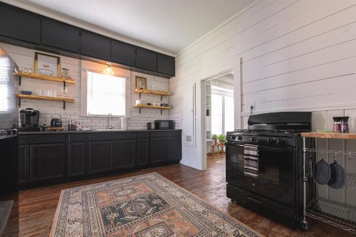 Restored 1930s Uptown Bungalow 2 min. to Magnolia - image 10