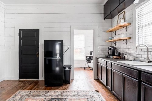 Restored 1930s Uptown Bungalow 2 min. to Magnolia - image 3
