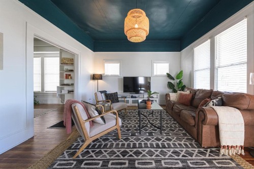 Restored 1930s Uptown Bungalow 2 min. to Magnolia - image 30