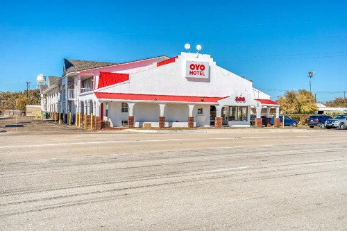 OYO Hotel Waco University Area I-35 - image 12