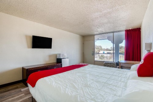 OYO Hotel Waco University Area I-35 - image 15