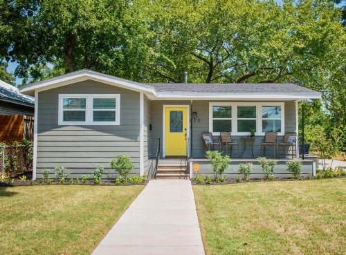 Walk to the Silos! 3 Bed 1960's Bungalow near Baylor - image 25