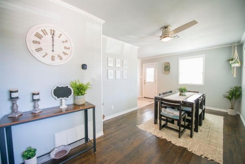 Walk to the Silos! 3 Bed 1960's Bungalow near Baylor - image 29
