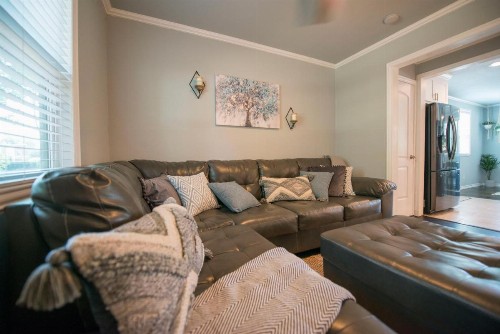 Walk to the Silos! 3 Bed 1960's Bungalow near Baylor - image 33
