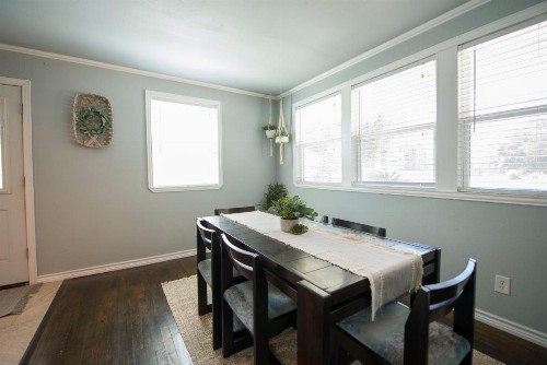 Walk to the Silos! 3 Bed 1960's Bungalow near Baylor - image 40