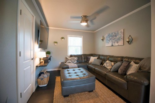 Walk to the Silos! 3 Bed 1960's Bungalow near Baylor - image 46
