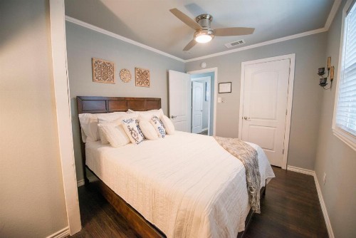 Walk to the Silos! 3 Bed 1960's Bungalow near Baylor - image 47