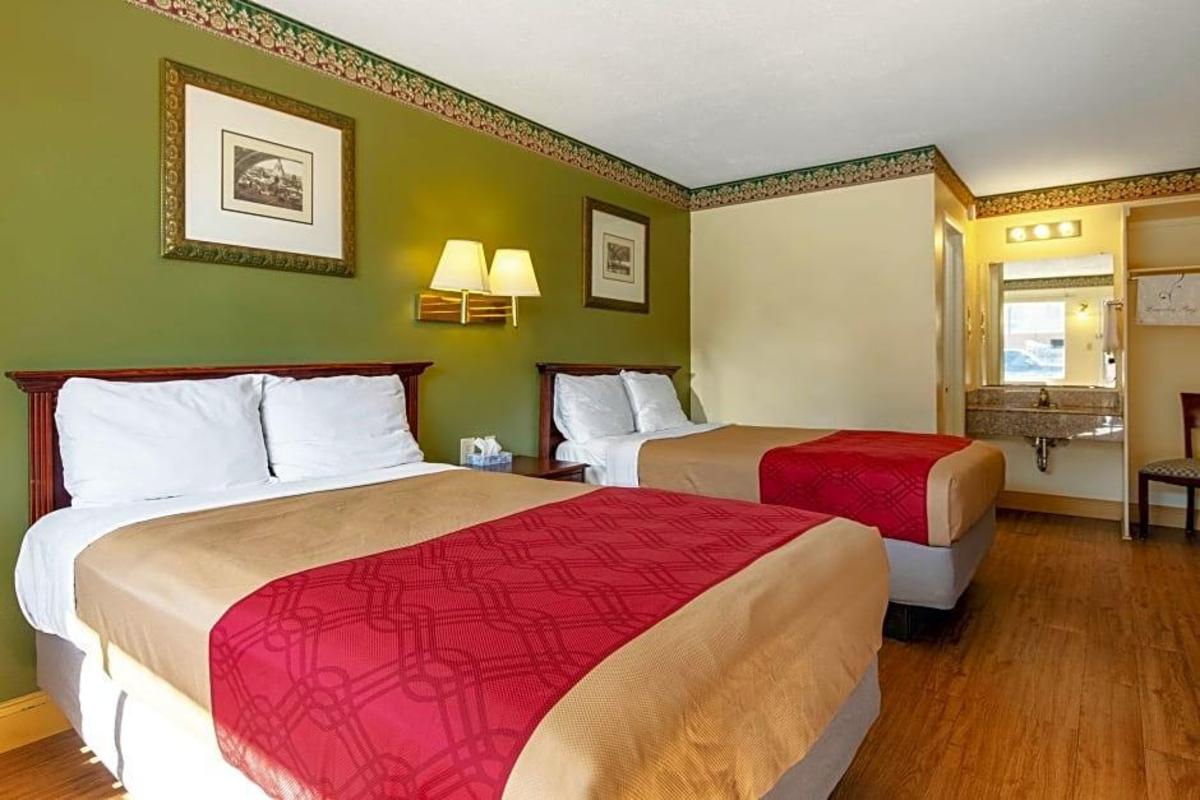 Rodeway Inn Waco North I-35 - image 2