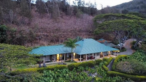 Iao Valley Inn - image 1