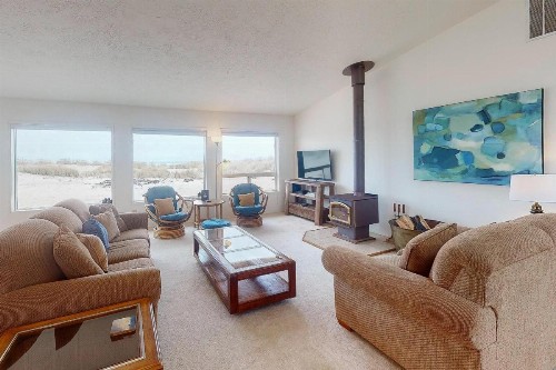 Oleg Potts Beach House - image 12