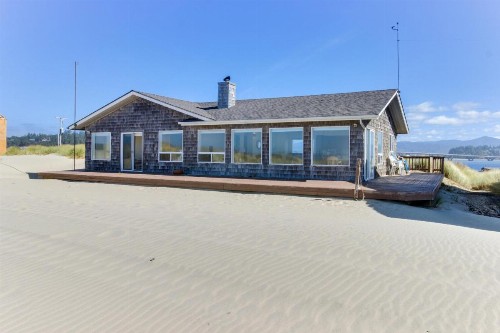 Oleg Potts Beach House - image 6