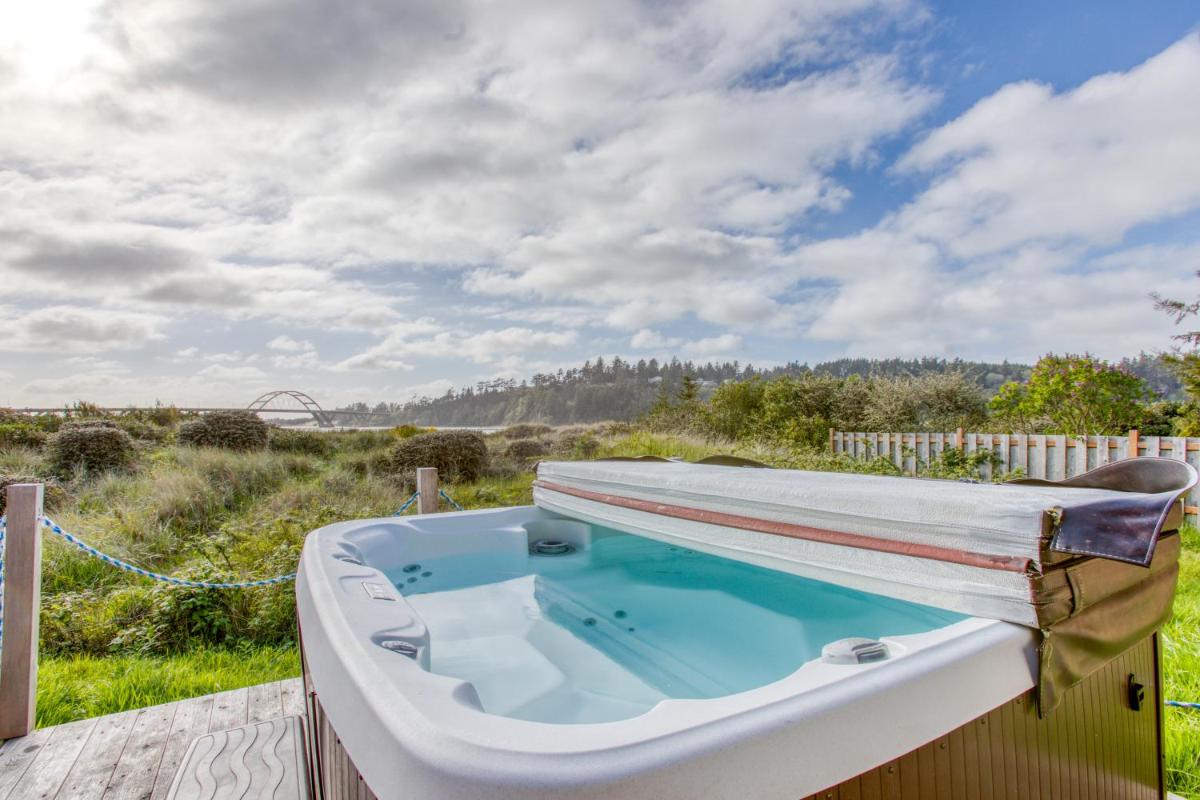 Bay Bridge Beach House - image 7
