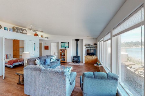Harbor House - image 8